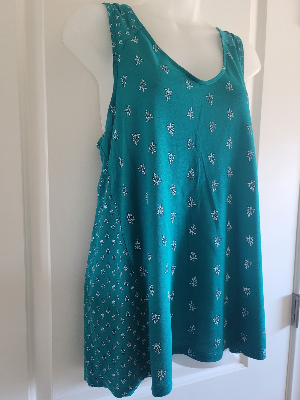 Old Navy Teal Floral Print Tank Top - Picture 5 of 11